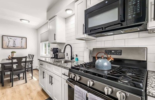 Mount Clemens Apartamento | Bright & Spacious 2 Bedroom | Quiet | Safe | Clean