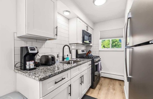 Mount Clemens Apartamento | Bright & Spacious 2 Bedroom | Quiet | Safe | Clean