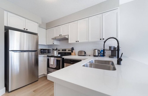 Kitchener Casa | Bright & Spacious - 3-Bedroom Home