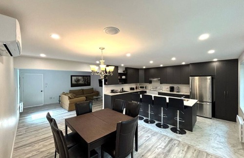 Cote-Des-Neiges—Notre-Dame-De-Grace Apartamento | Bright & Spacious 3-Bedroom Retreat in Côte-des-Neiges | Comfort & Convenience in Montreal