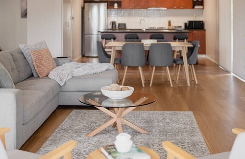 Traralgon Casa | Bright & spacious 3 br townhouse prime CBD location