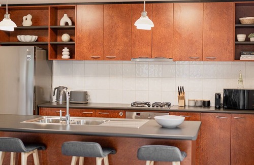 Traralgon Casa | Bright & spacious 3 br townhouse prime CBD location