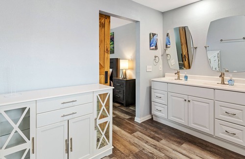 Bedford Casa | Bright & Spacious 4BR Home - Great Location!