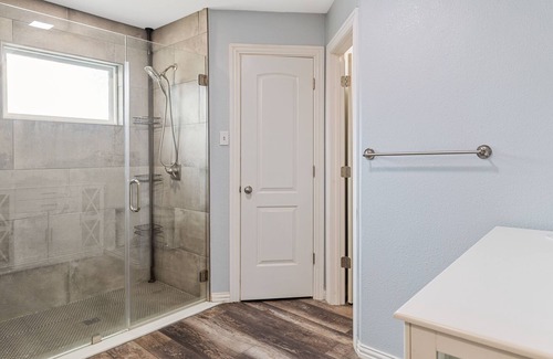 Bedford Casa | Bright & Spacious 4BR Home - Great Location!