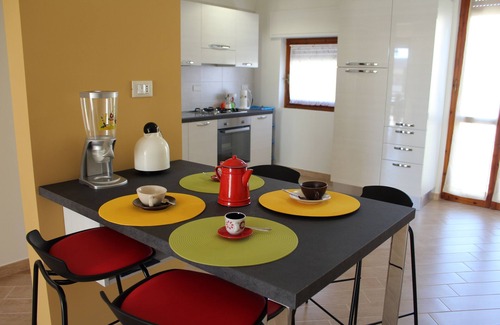 Province of Cagliari Apartamento | Luminoso, espacioso y confortable apartamento en el 4 ° y último piso, zona Poetto