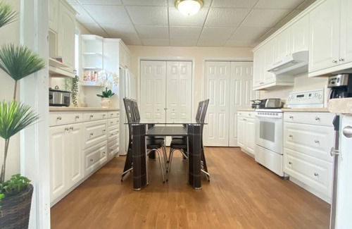 Amherstview Casa | Bright, spacious and walkout basement unit. LCRL20230000513