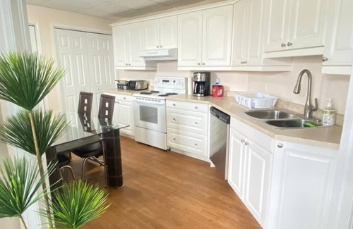 Amherstview Casa | Bright, spacious and walkout basement unit. LCRL20230000513