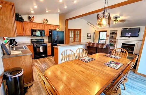 Idaho Springs Cabina | Bright & Spacious Cabin 1-mi from Idaho Springs, on 5 acres + Mountain Views!