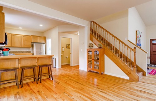 Pacific Casa | Bright, spacious home with park/trail access, deck, fireplace & great location