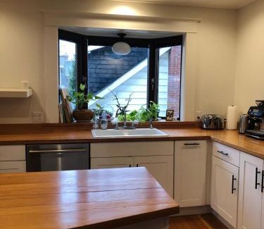Nelson Casa | Bright, Spacious Home with Lake & Mountain Views, Walk to Beach