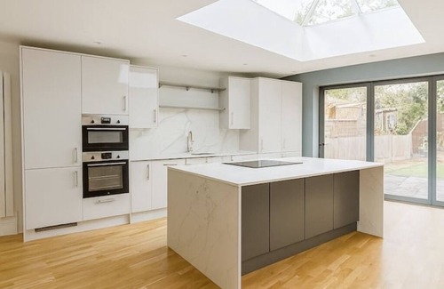 Harrow Weald Casa | Bright & Spacious London Retreat – Ideal for Families & Groups