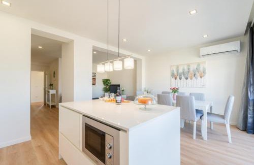 Cedofeita Apartamento | Bright & Spacious Retreat with Balcony by HostWise