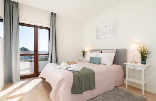 Cedofeita Apartamento | Bright & Spacious Retreat with Balcony by HostWise