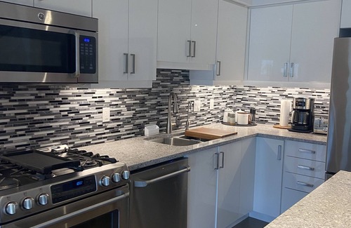 Collingwood Casa | Bright spacious townhouse w/ private rec centre - 7 minutes to Blue Mountain