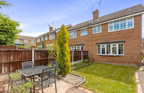 Arnold Casa | Bright & Spacious with Garden & Parking