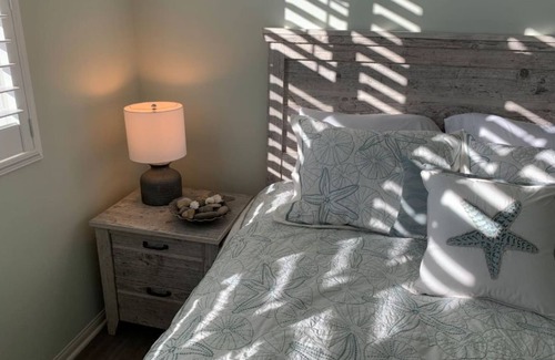 Goleta Casa | Bright, Sparkling Clean Luxurious Bedroom By UCSB