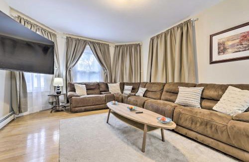 Memorial Square Apartamento | Bright Springfield Apartment with 2 Balconies!