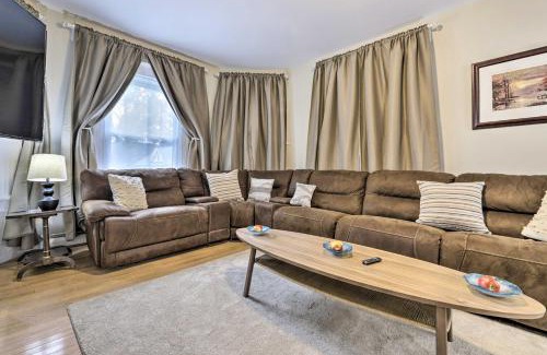 Memorial Square Apartamento | Bright Springfield Apartment with 2 Balconies!