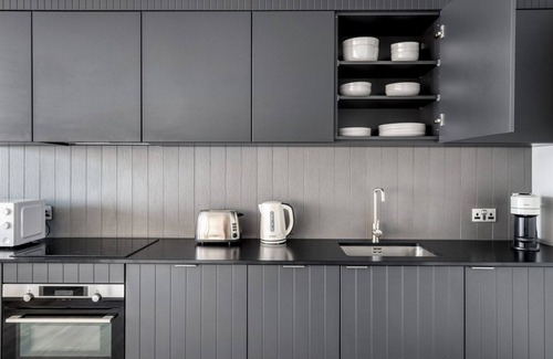 Stratford and New Town Apartamento | Bright Stratford 1BR w/ Security & Gym, nr Train Station, by Blueground
