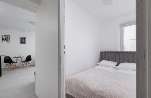 Chorzow Apartamento | Bright Studio Chorzów for 4 Guests 1,6 km to Silesian Stadium by Noclegi Renters