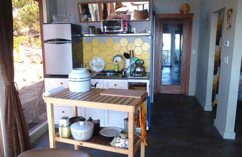 Oakland Cabaña | Bright studio guesthouse with panoramic views