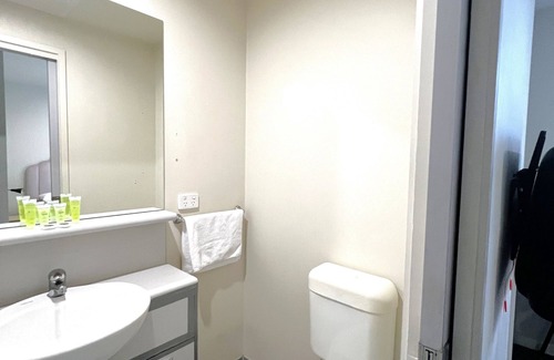 Carlton South Apartamento | Bright Studio in Melbourne CBD | Walk to Market & Shops