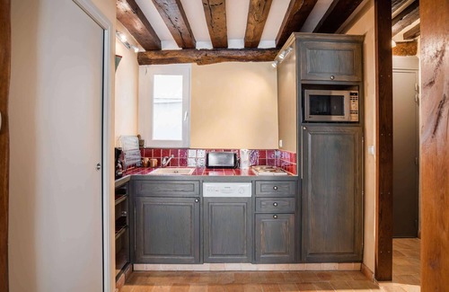 Latin Apartamento | Bright Studio - Latin Quarter, Sorbonne & Pantheon