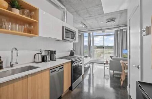 Connaught Apartamento | Bright Studio | Mins to Saddledome | Skyline Views