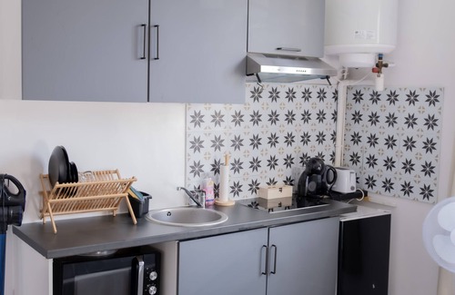 Le Bourget Apartamento | Bright studio-Netflix