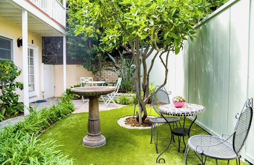 North of Wilshire Apartamento | Bright Studio retreat - Walk to shops/dining - C