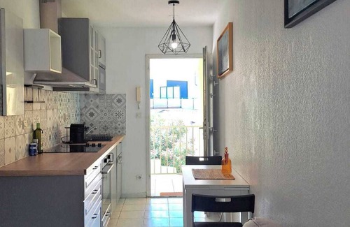 Gares Apartamento | Bright studio with balcony in Montpellier