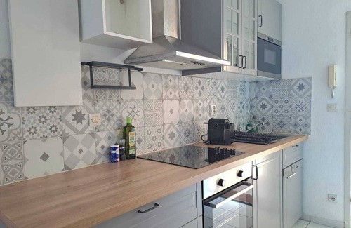 Gares Apartamento | Bright studio with balcony in Montpellier