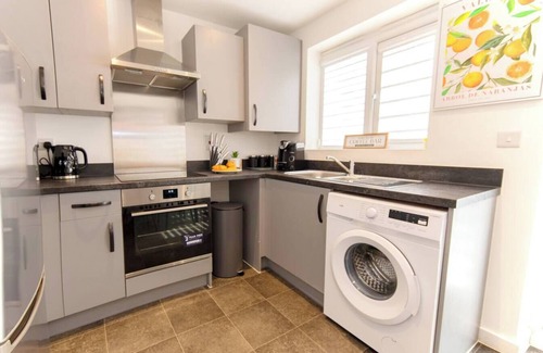 Holbrooks Casa | Bright & Stylish 3-Bed house