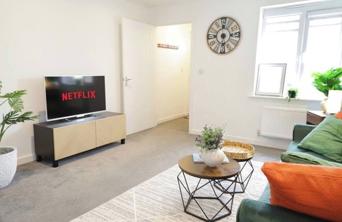 Holbrooks Casa | Bright & Stylish 3-Bed house