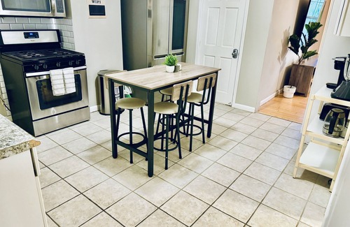 Prospect Park Casa | Bright, Stylish & Cozy 2Bed Unit w/Fireplace, Backyard, & Grill