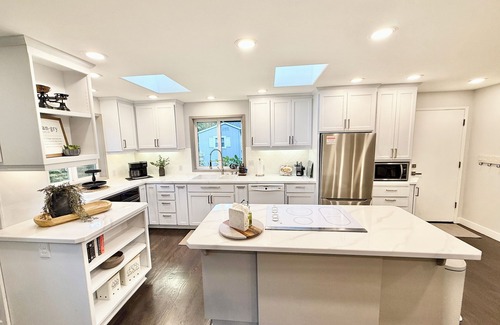 Bull Mountain Casa | Bright & Stylish Home: Ideal Traveler’s Retreat!