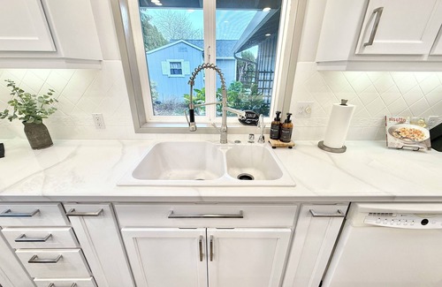 Bull Mountain Casa | Bright & Stylish Home: Ideal Traveler’s Retreat!