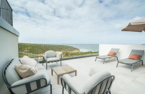 Barril de Cima Apartamento | Bright & Stylish Retreat by the Sea Near Ericeira
