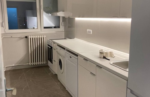 Novi Beograd Apartamento | Bright & Sunny 80m² New Belgrade Retreat with Terrace