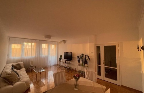 Novi Beograd Apartamento | Bright & Sunny 80m² New Belgrade Retreat with Terrace