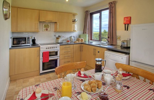 Belford Cabaña | Bright, sunny cottage with garden to three sides & overlooking fields