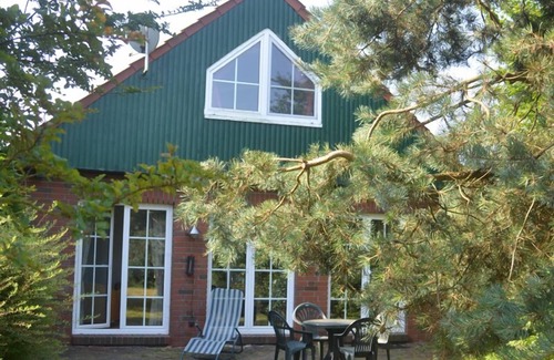 Grosefehn Casa | Brillante, soleada casa en una zona tranquila