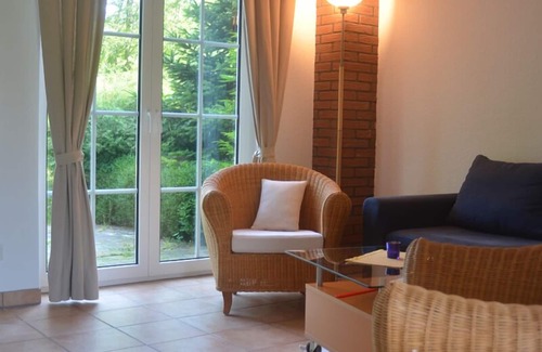 Grosefehn Casa | Brillante, soleada casa en una zona tranquila