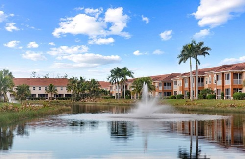 Fort Myers Casa | Bright townhome in gated community