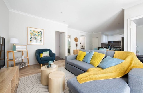 Attadale Apartamento | Vibrant 2BR Apt, Free WiFi, 3-min walk to Swan River, near cafes and CBD