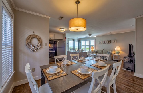 Avon Condominio | Bright, updated oceanfront home with shared pool, private deck, & great views