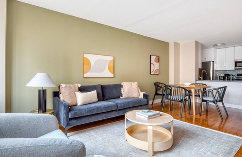 Upper West Side Apartamento | Bright UWS 2BR w/ Gym, Doorman & Elevator, nr Central Park, by Blueground