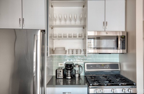 Upper West Side Apartamento | Bright UWS 2BR w/ Gym, Doorman & Elevator, nr Central Park, by Blueground