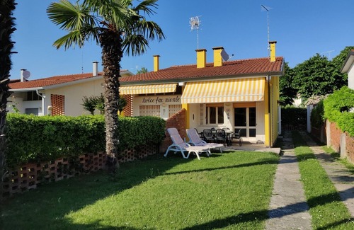 Caorle Villa | Luminosa villa en Caorle, jardín privado - Beahost