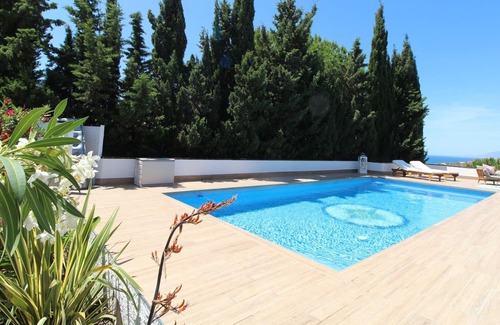 Las Acacias Villa | Luminosa Villa con Vistas al mar y Piscina